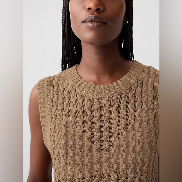GAP Sweaters - GAP Womens Tan Cable Knit Sweater Vest Crew Neck Sleeveless Pullover Small